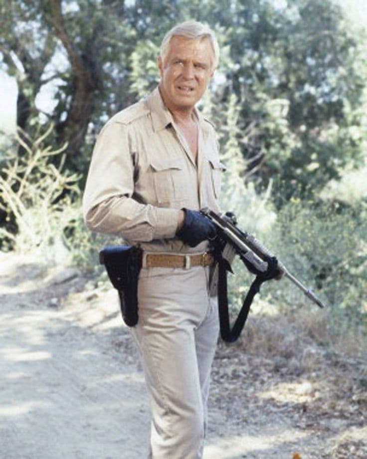 DIY John “Hannibal” Smith A-Team Kostüm mit Khaki Hemd, Khaki Hose, Lederhandschuhe schwarz, Perücke grau, Gürtel